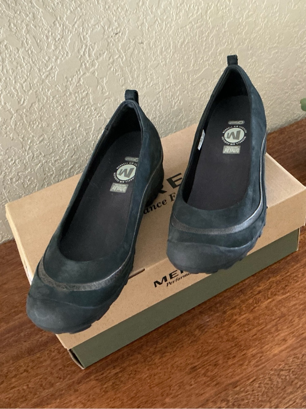 Merrell Plaza Ballet Flats Slip on with Subtle Textured tTrim, Black, Ortholight